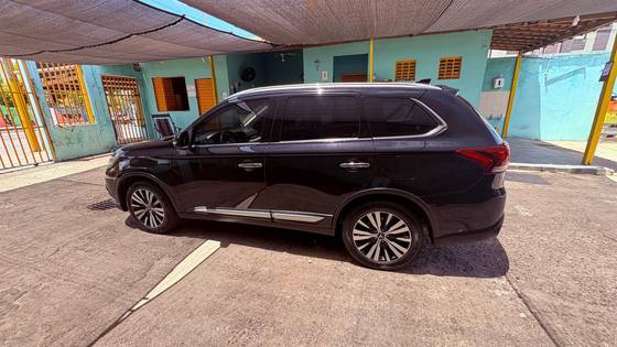 MITSUBISHI OUTLANDER 3.0 MIVEC V6 GASOLINA HPE-S AWD AUTOMÁTICO